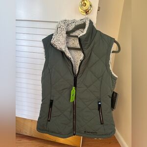 NWT 
Super Soft Reversible Vest with Sherpa Lining